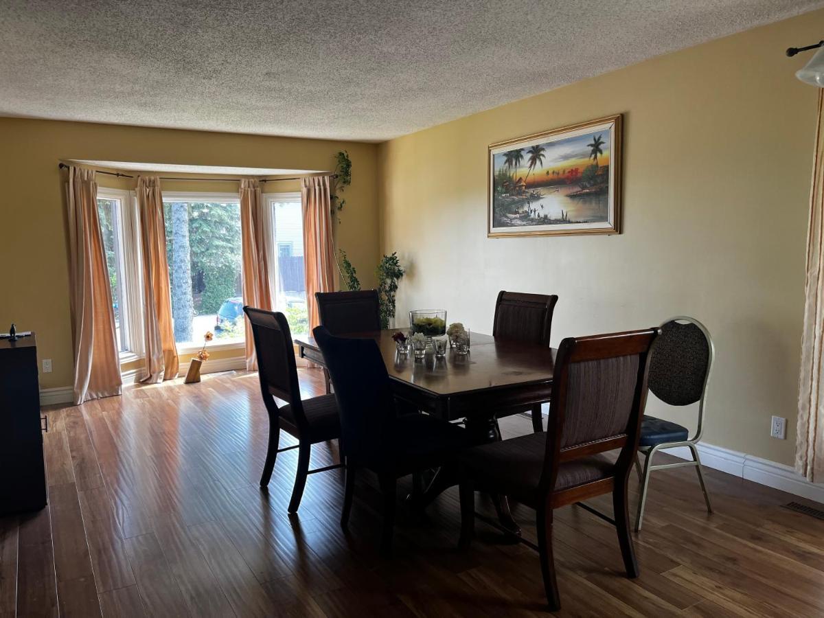 Beautiful Room Close Airport! YYC Exterior photo