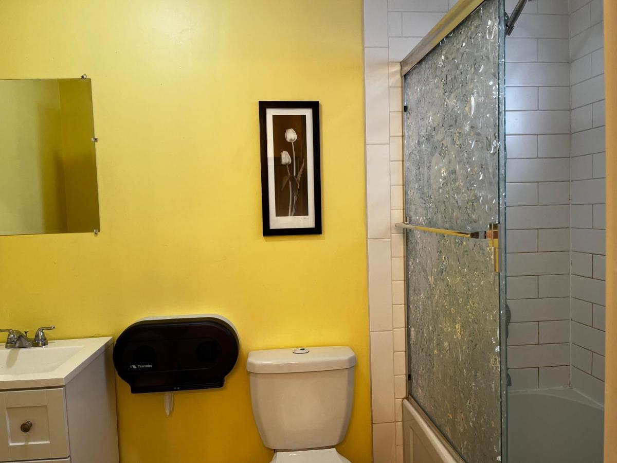 Beautiful Room Close Airport! YYC Exterior photo