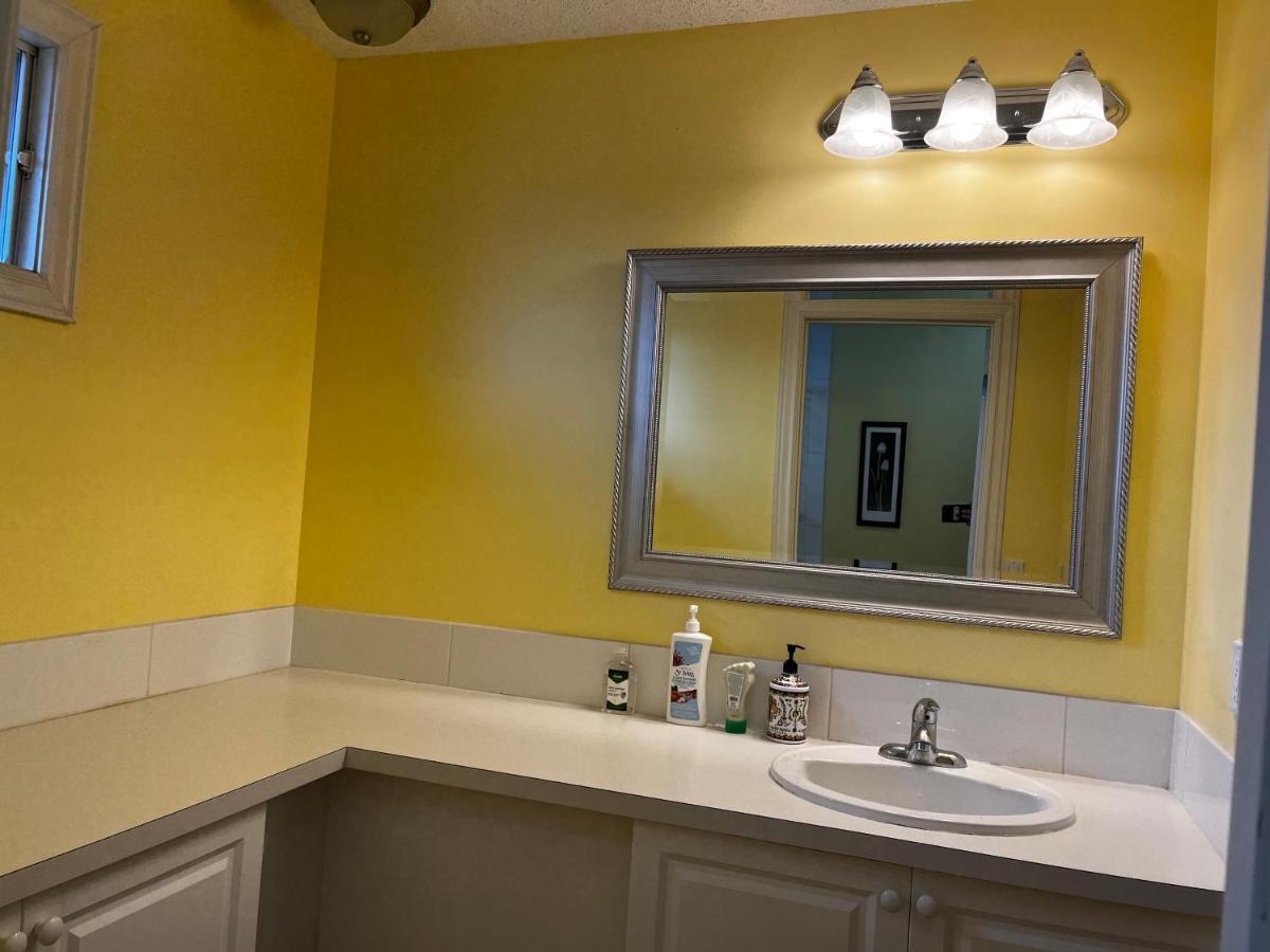 Beautiful Room Close Airport! YYC Exterior photo