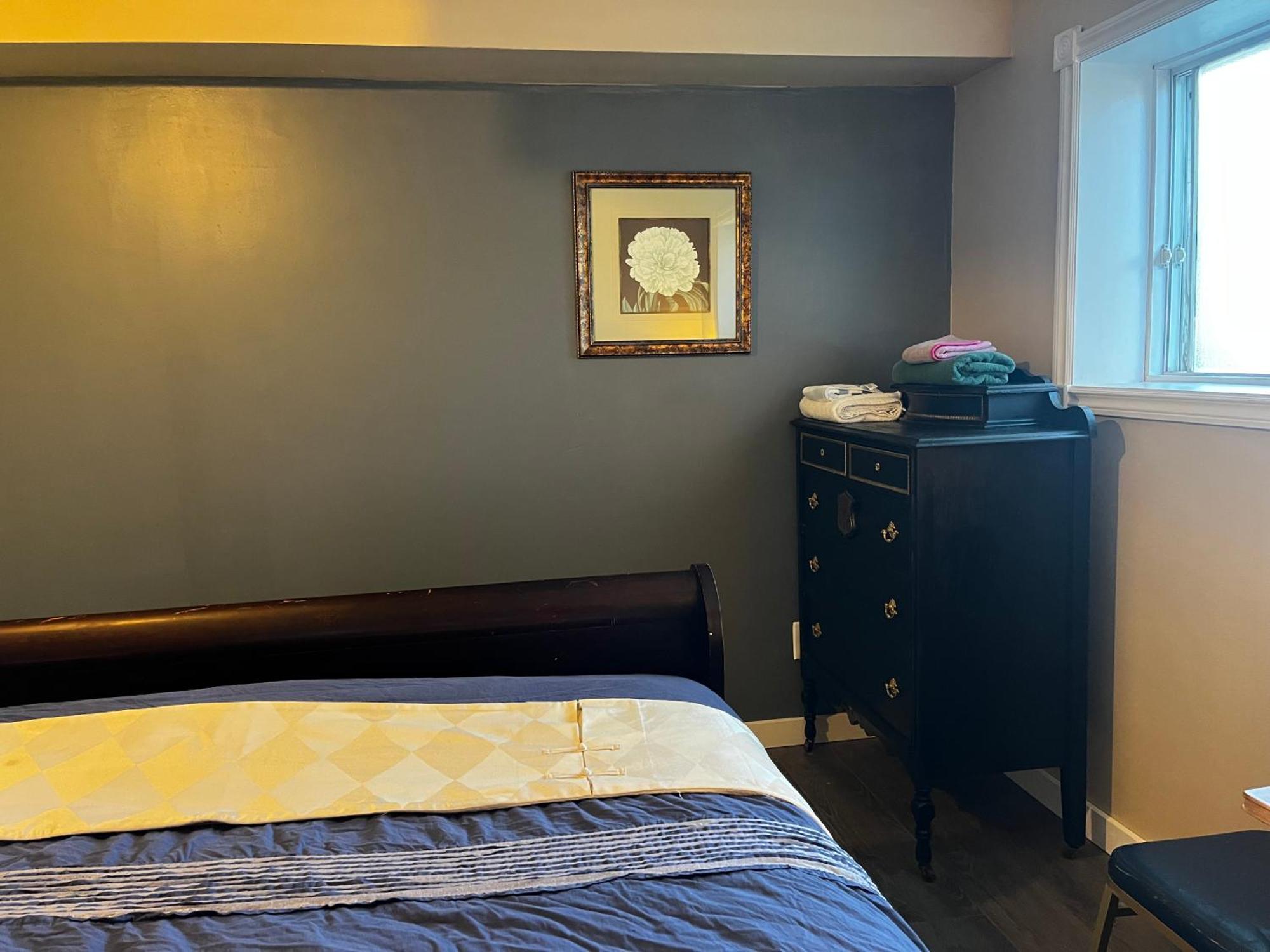Beautiful Room Close Airport! YYC Exterior photo