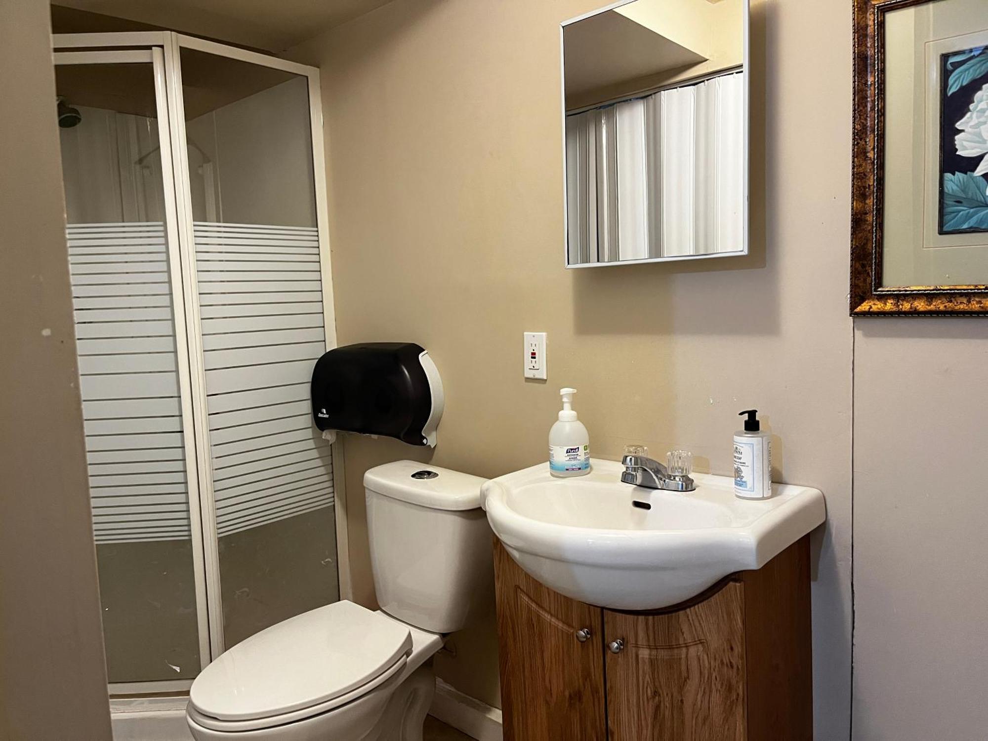 Beautiful Room Close Airport! YYC Exterior photo