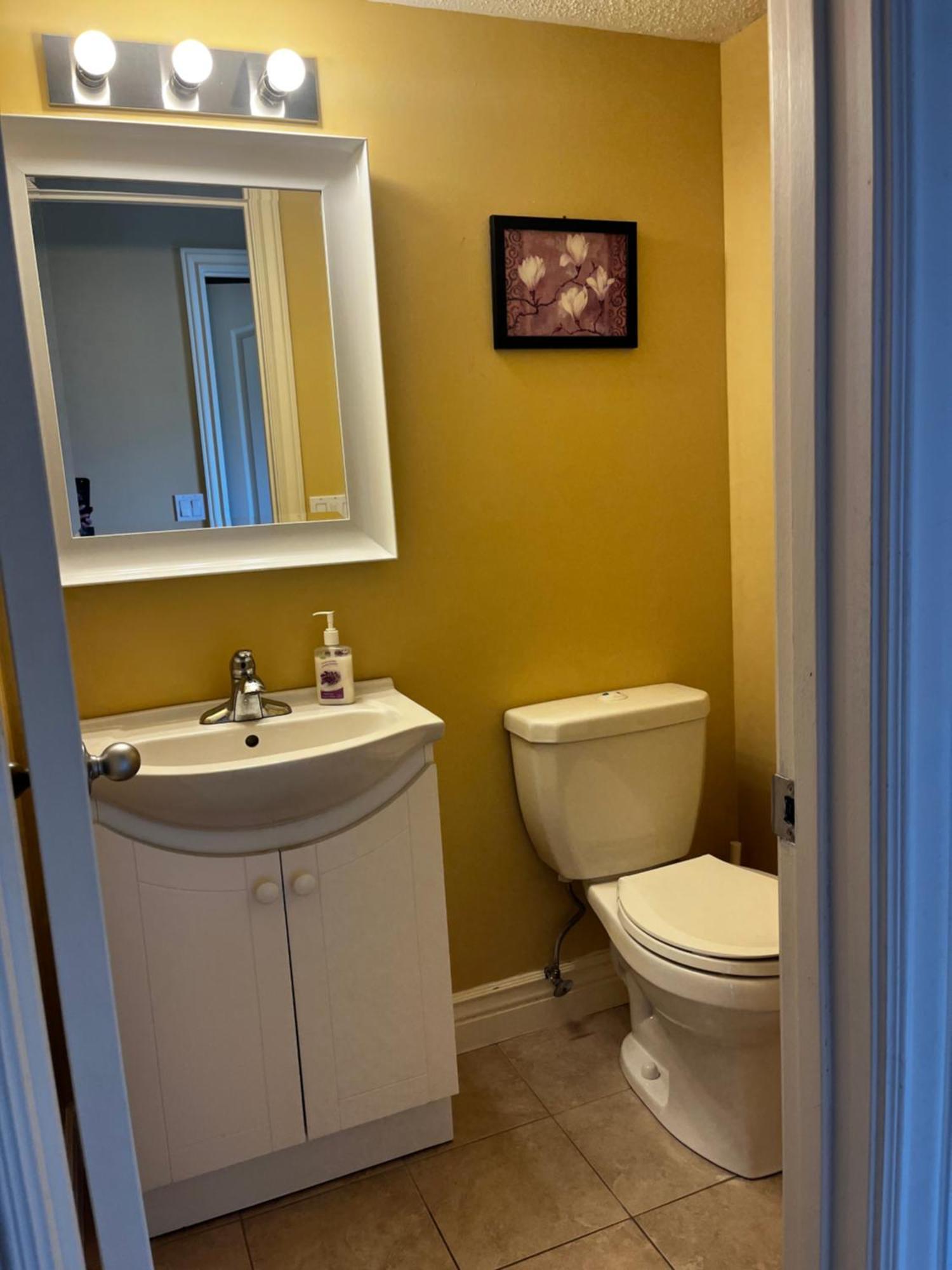 Beautiful Room Close Airport! YYC Exterior photo