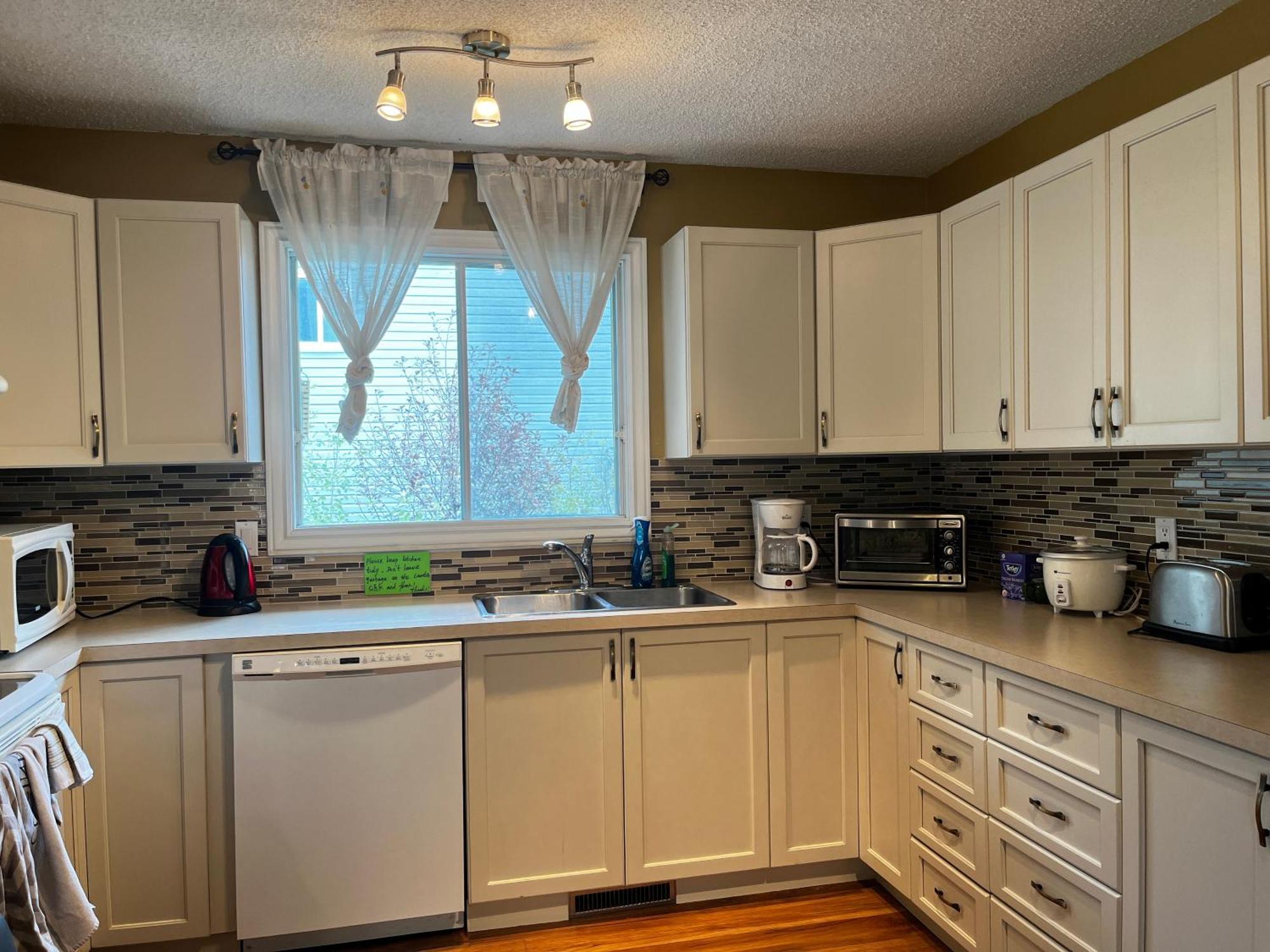 Beautiful Room Close Airport! YYC Exterior photo
