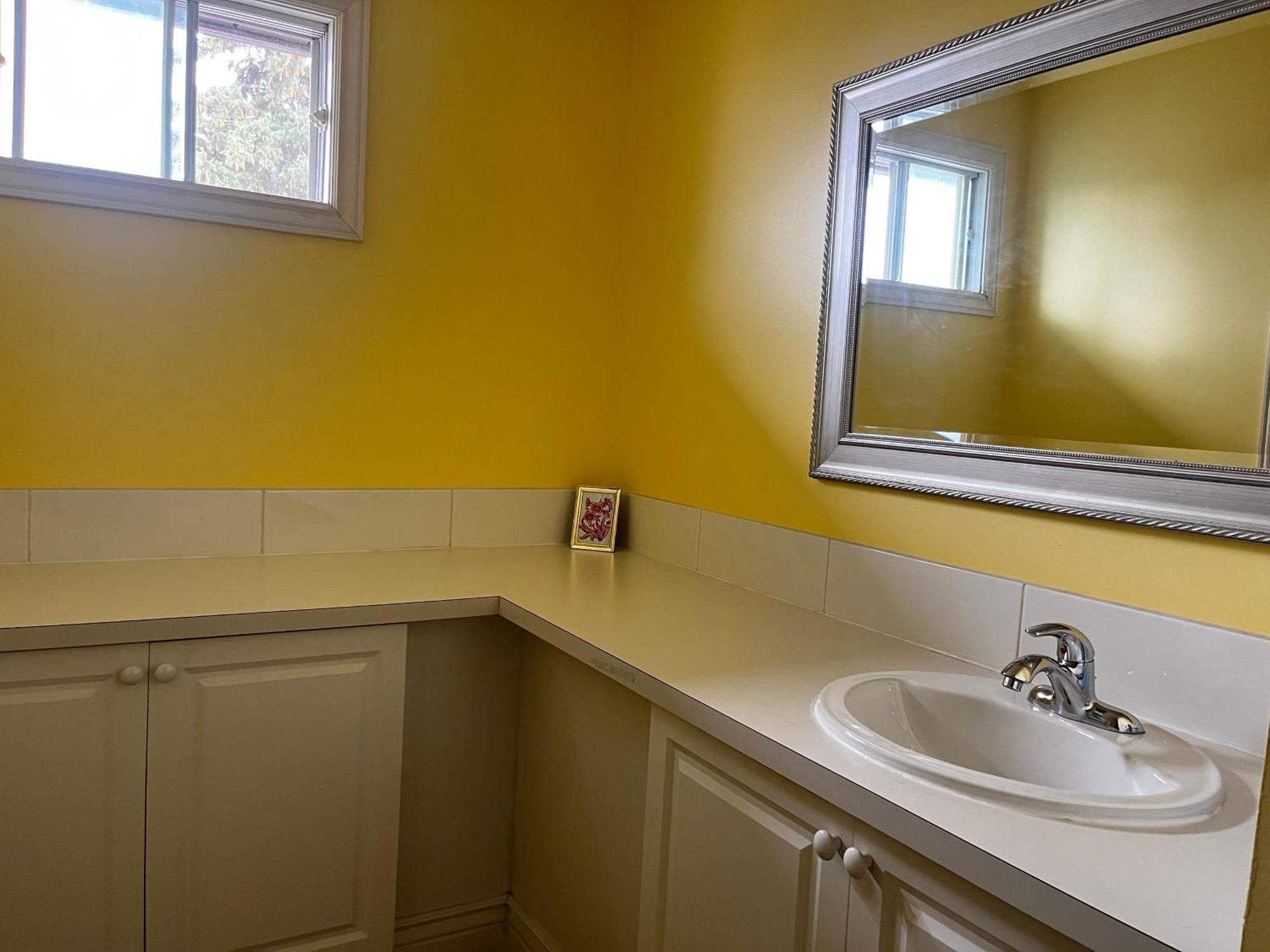 Beautiful Room Close Airport! YYC Exterior photo