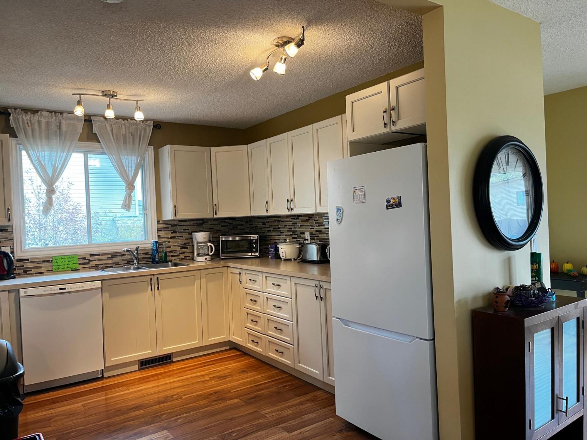 Beautiful Room Close Airport! YYC Exterior photo