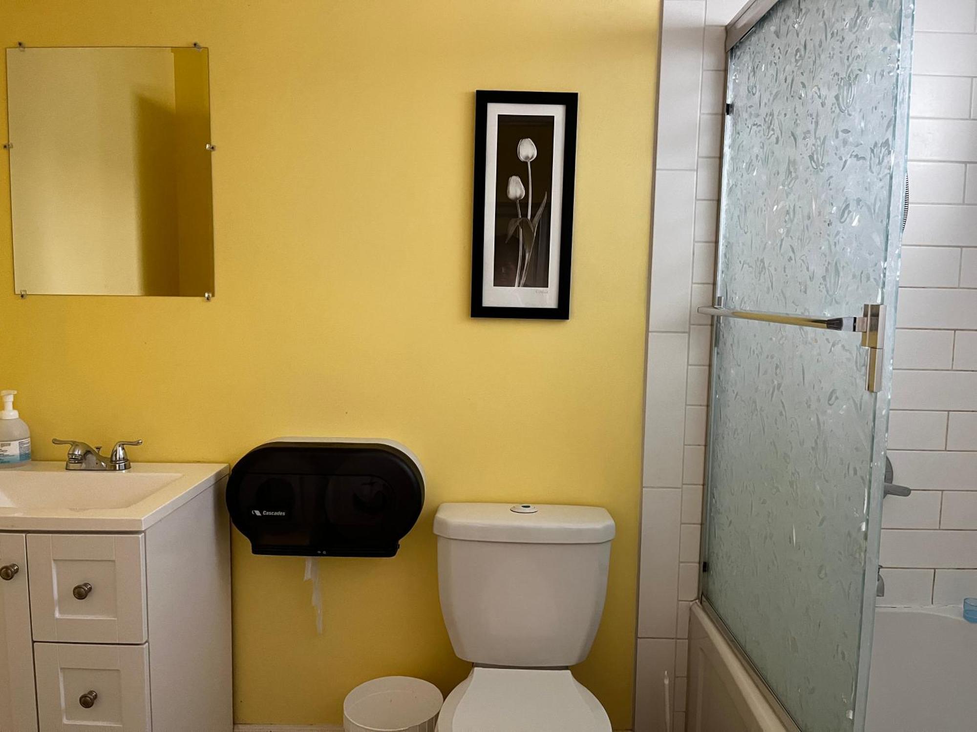 Beautiful Room Close Airport! YYC Exterior photo