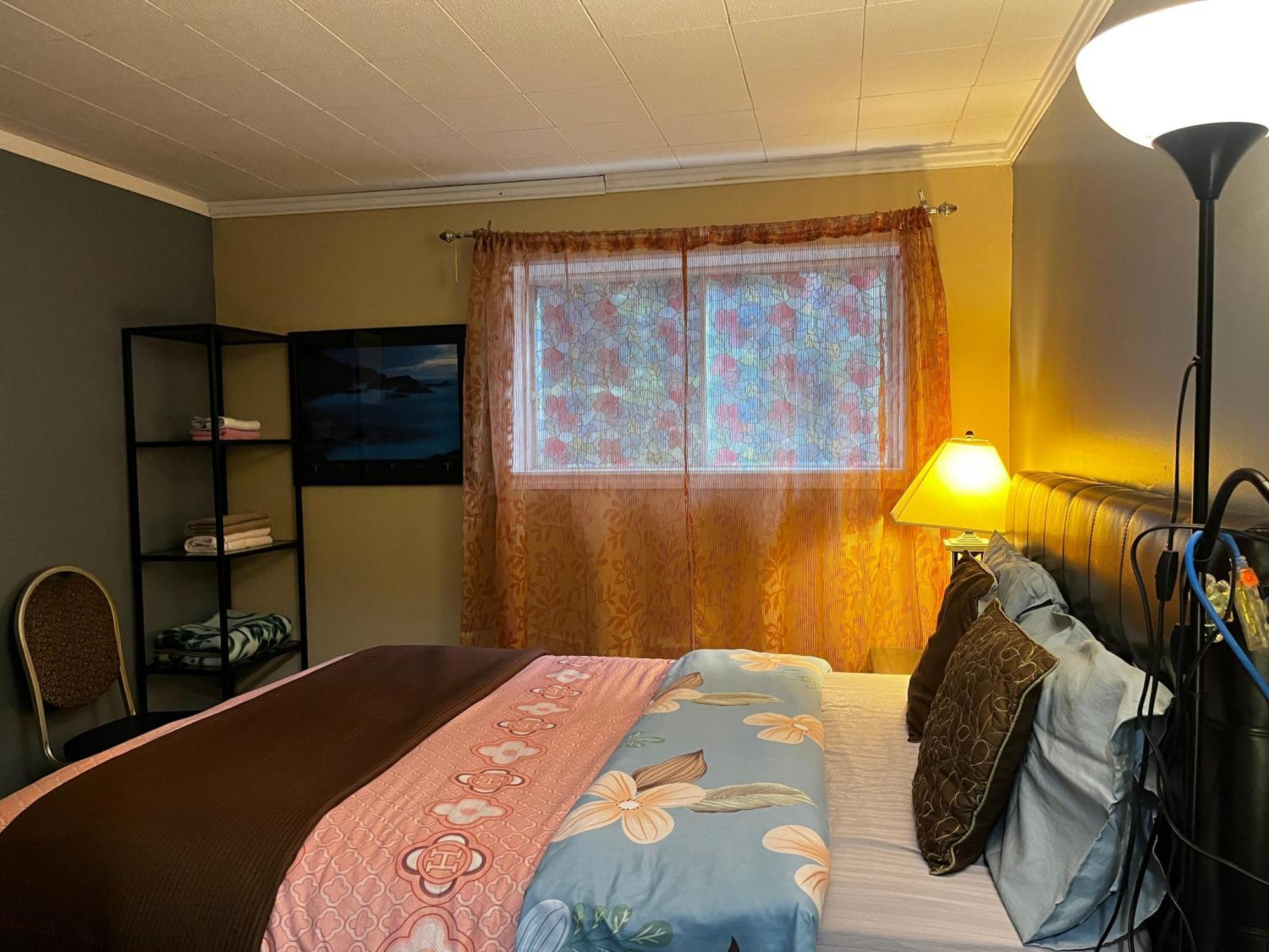 Beautiful Room Close Airport! YYC Exterior photo